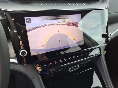 New 2026 Jeep Grand Cherokee Altitude image 17