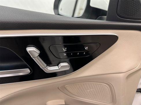 Used 2024 Mercedes-Benz C 300 Sedan image 11
