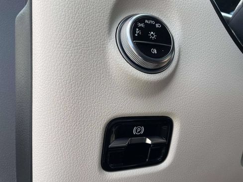 Used 2025 Mercedes-Benz C 300 Sedan image 29