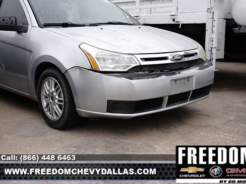 Used 2010 Ford Focus SE image 6