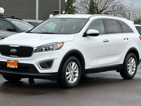 Used 2017 Kia Sorento LX image 8