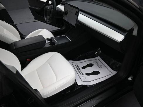 Used 2023 Tesla Model 3 Standard Range image 32