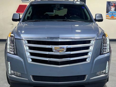Used 2016 Cadillac Escalade ESV 2WD image 3