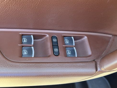 Used 2012 Volkswagen Touareg Sport AWD/4WD image 15