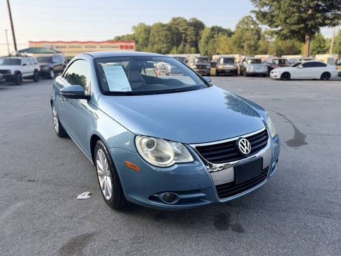 Used 2010 Volkswagen Eos Komfort FWD image 3