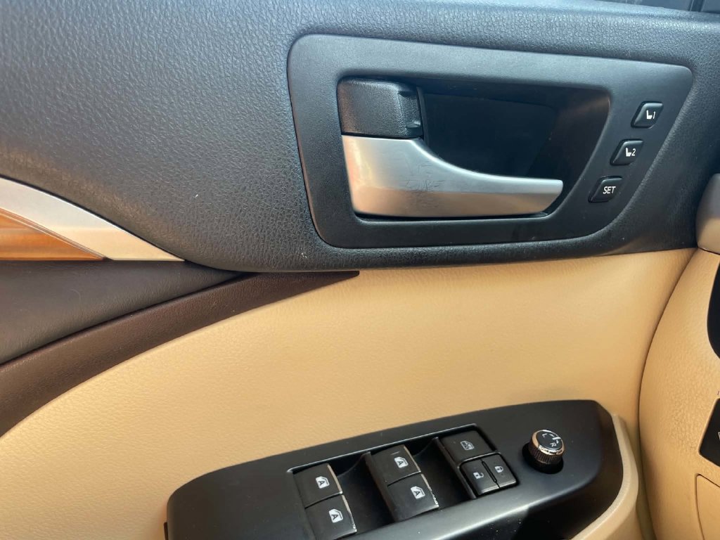 Used 2017 Toyota Highlander Limited FWD image 12