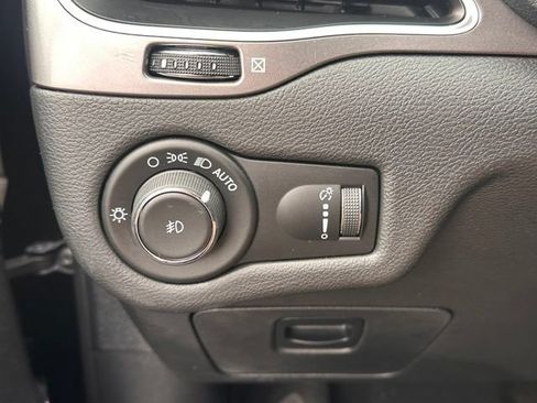 Used 2020 Jeep Cherokee Latitude w/ Quick Order Package 26F North AWD/4WD image 18