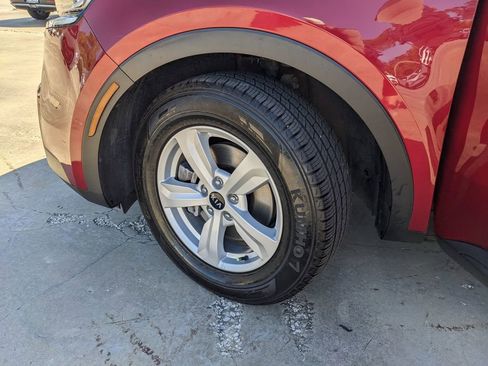 Used 2021 Kia Sorento LX image 35