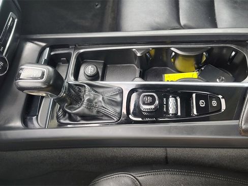 Used 2020 Volvo S60 T5 Momentum image 21