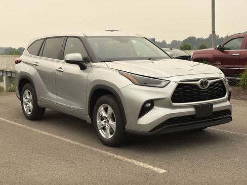 Used 2023 Toyota Highlander LE w/ Protection Package #3 (TMS) FWD image 29