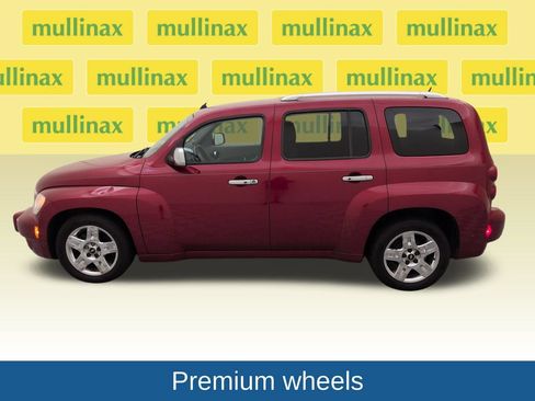 Used 2010 Chevrolet HHR LT w/ My Link Package FWD image 9