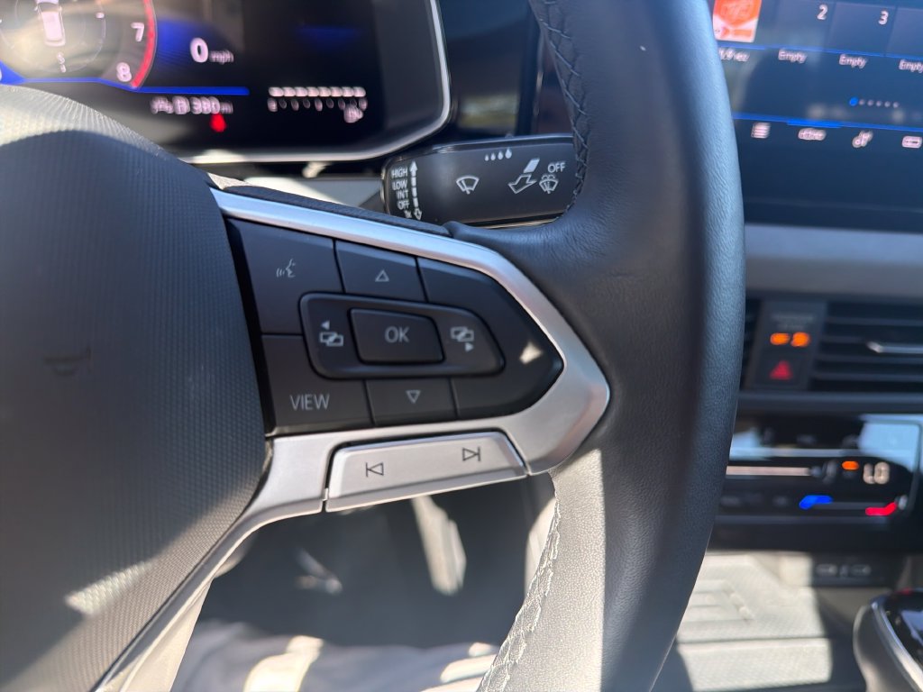 Certified 2025 Volkswagen Jetta SE FWD image 23