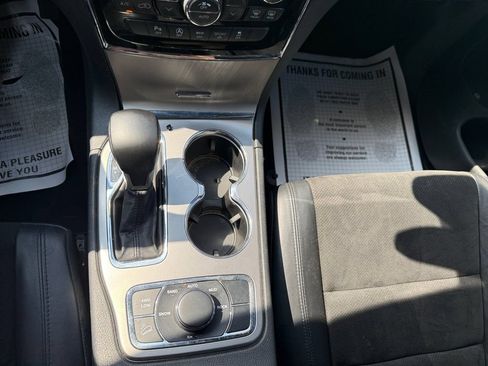 Used 2022 Jeep Grand Cherokee Laredo X AWD/4WD image 23