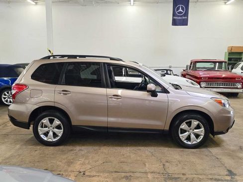 Used 2014 Subaru Forester 2.5i Premium AWD/4WD image 2
