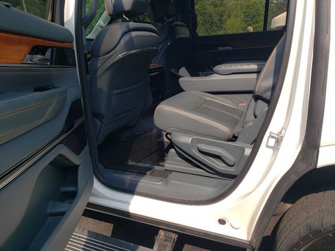 Used 2022 Jeep Grand Wagoneer Series II w/ Premium Group II AWD/4WD image 22