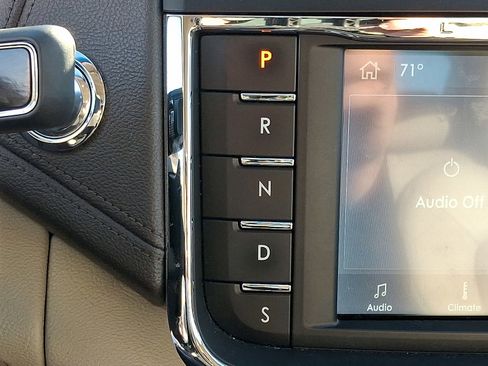 Used 2019 Lincoln Continental Premiere image 14