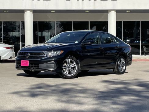 Used 2024 Volkswagen Jetta SE image 1