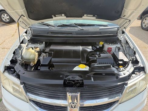 Used 2009 Dodge Journey SXT image 10