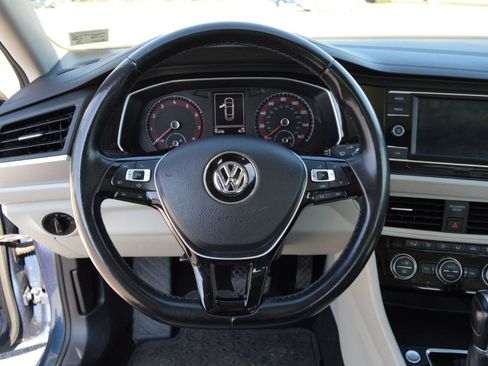 Used 2019 Volkswagen Jetta SE w/ Cold Weather Package image 11
