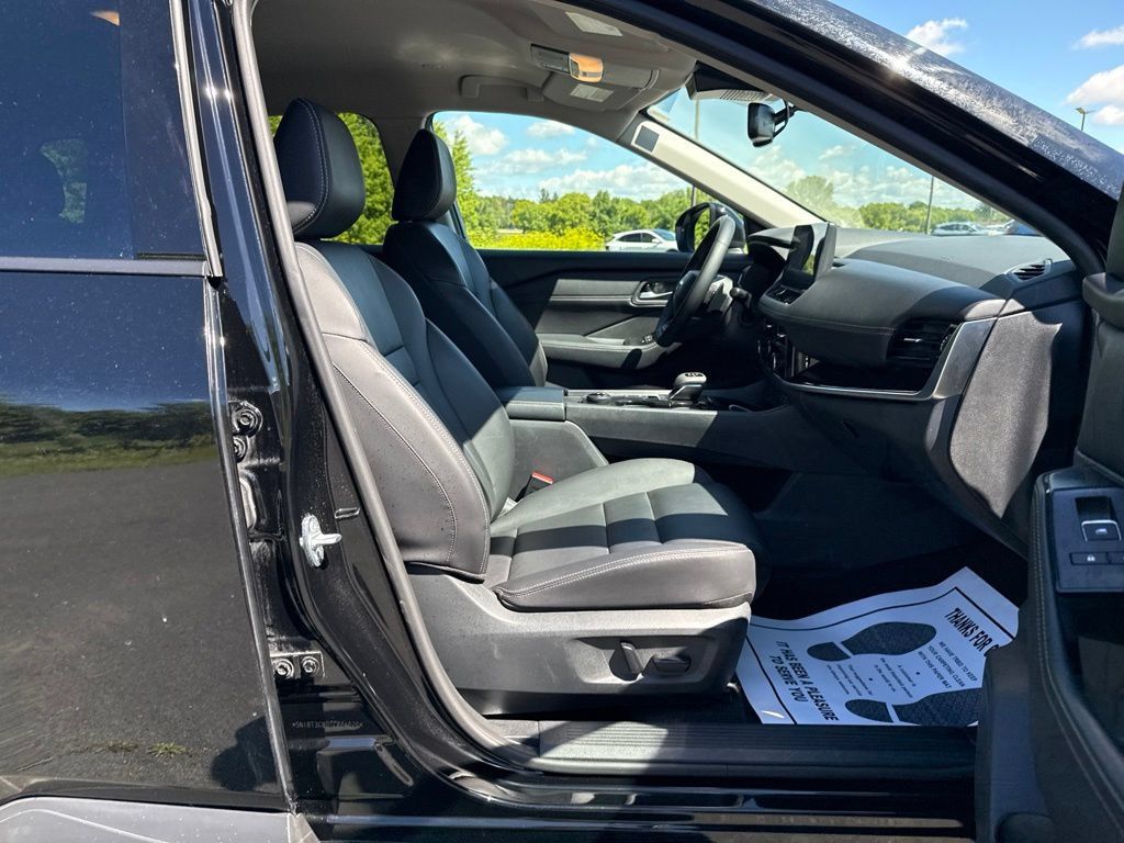 Used 2026 Nissan Rogue SL AWD/4WD image 11