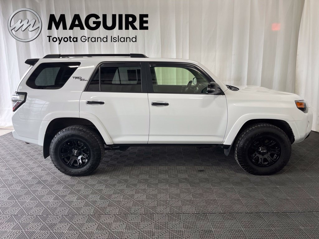 Used 2021 Toyota 4Runner Venture w/ Moonroof Package AWD/4WD image 2