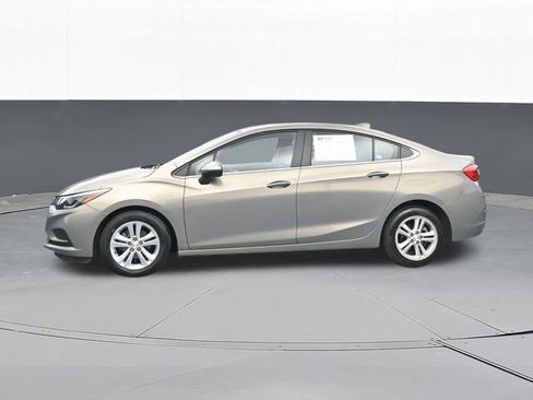 Used 2017 Chevrolet Cruze LT w/ Convenience Package FWD image 9