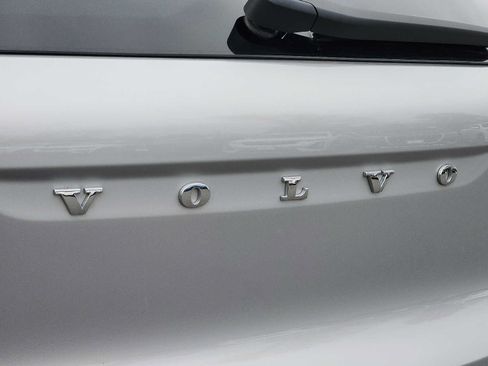 Certified 2023 Volvo XC40 B5 Plus w/ Protection Package Premier image 29