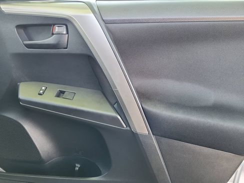 Used 2018 Toyota RAV4 LE w/ All Weather Liner Package AWD/4WD image 19