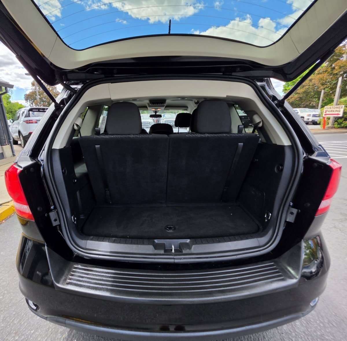 Used 2017 Dodge Journey SXT w/ Comfort/Convenience Group AWD/4WD image 9