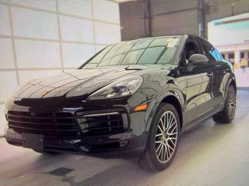 Used 2021 Porsche Cayenne S w/ Premium Package Plus AWD/4WD image 2