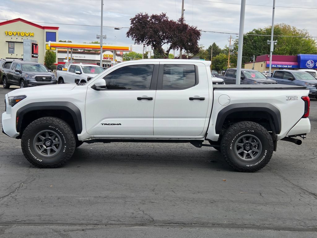 Used 2024 Toyota Tacoma TRD Off-Road AWD/4WD image 5