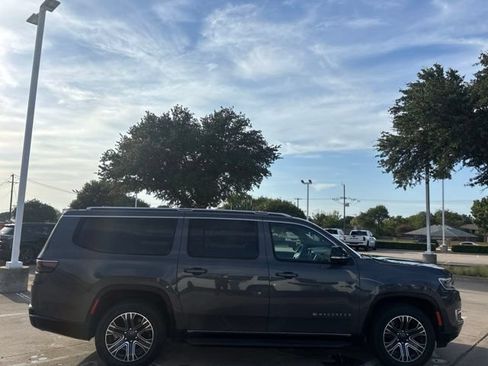 Used 2024 Jeep Wagoneer L Series II w/ Flexible Seating Group AWD/4WD image 4