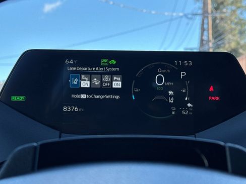 Used 2025 Toyota Prius Plug-In Hybrid image 28