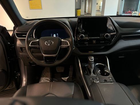 Used 2025 Toyota Highlander XSE AWD/4WD image 37