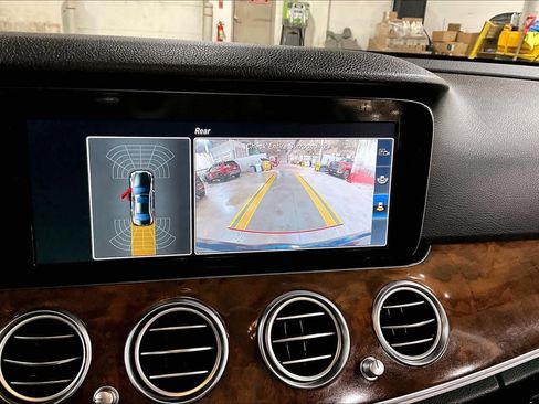Used 2017 Mercedes-Benz E 300 4MATIC image 27