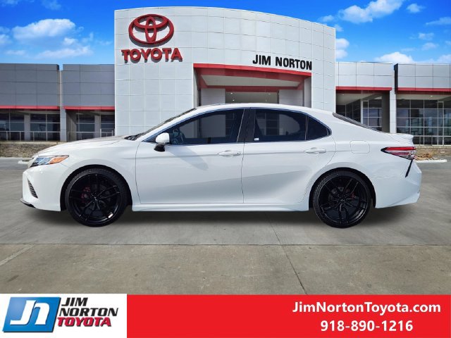 Used 2018 Toyota Camry SE w/ Moonroof Package FWD image 5