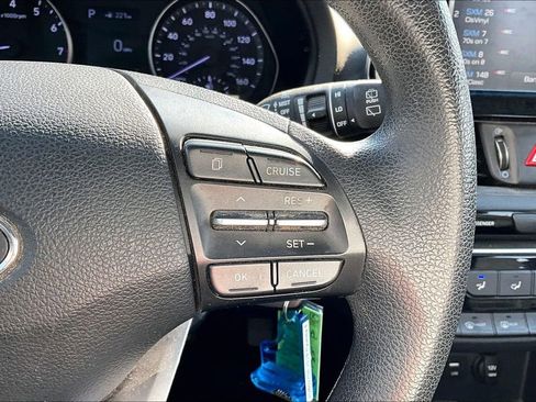 Used 2019 Hyundai Elantra GT image 12