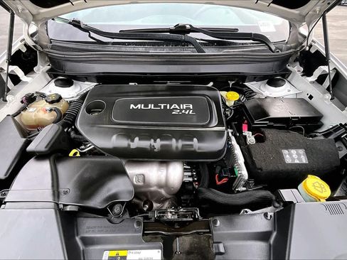 Used 2016 Jeep Cherokee Sport image 31