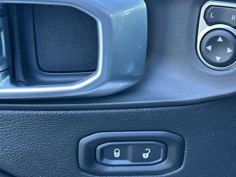 Used 2022 Jeep Wrangler Unlimited Sahara image 11