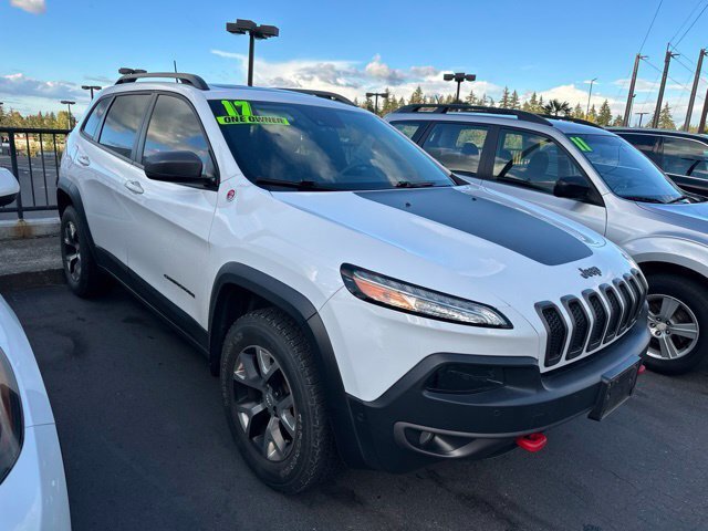 Used 2017 Jeep Cherokee Trailhawk AWD/4WD image 2