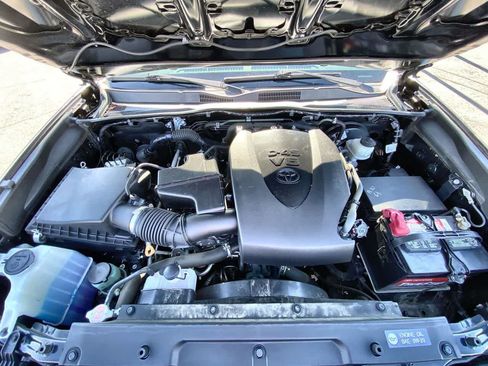 Used 2019 Toyota Tacoma SR w/ SR Convenience Package AWD/4WD image 24