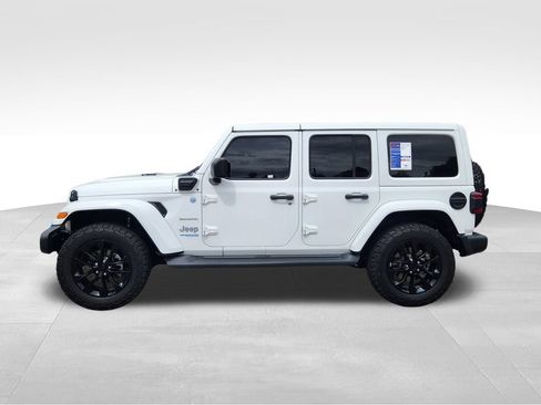 Used 2022 Jeep Wrangler Unlimited Sahara w/ Cold Weather Group AWD/4WD image 5