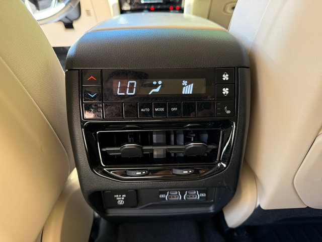 Used 2021 Jeep Grand Cherokee L Limited w/ Trailer Tow Group (B) AWD/4WD image 18