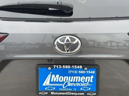 Used 2024 Toyota Highlander LE AWD/4WD image 12