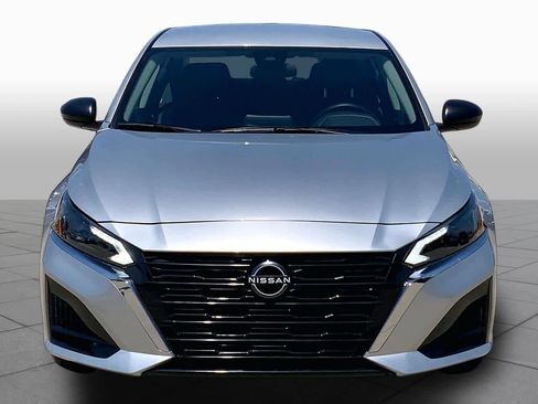 Used 2025 Nissan Altima 2.5 SV FWD image 4