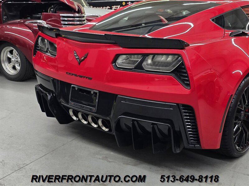 Used 2015 Chevrolet Corvette Z06 w/ 3LZ Preferred Equipment Group RWD image 26