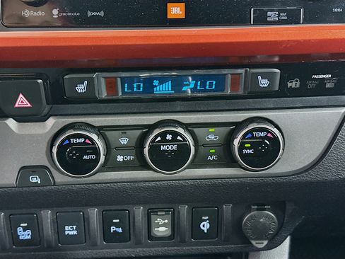 Used 2016 Toyota Tacoma TRD Off-Road image 22