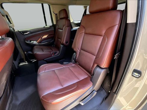 Used 2016 Chevrolet Suburban LTZ RWD image 23