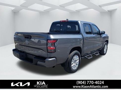 Used 2022 Nissan Frontier SV image 3