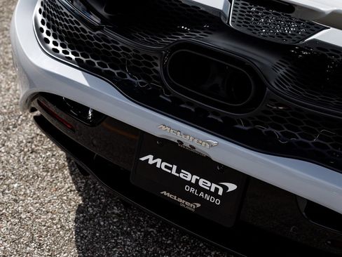 Used 2026 McLaren 750S Spider RWD image 16